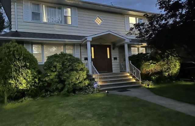 82 Cloverdale Rd photos photos