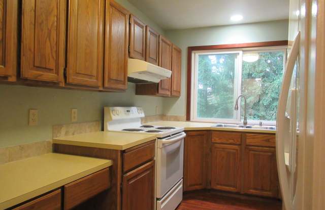 APPROVED APPLICATION-Spacious 2 bedroom, 1.5 bath condo in Des Moines Gallery 4