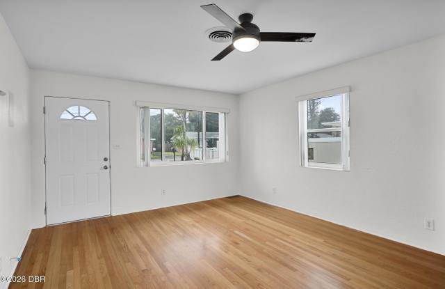1541 Daytona Avenue Gallery 4