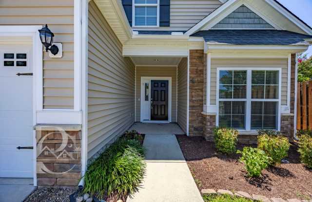 3 BR, 2 BA IN QUAINT, QUIET, GATED COMMUNITY Gallery 3