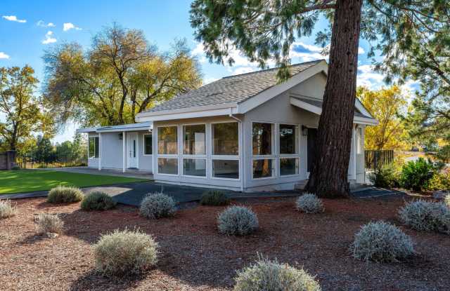 3-Bed, 3-Bath Home with Spacious Layout and Vineyard Views photos photos