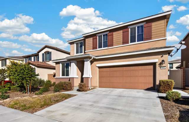 Newer 4-Bedroom 3-Bathroom Two-Story with a Loft! Gallery 4