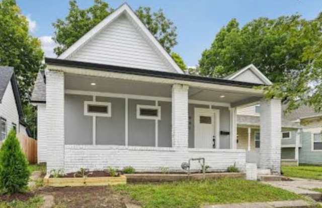 Spacious Three Bedroom Single Family Home Near White River and 10th photos photos