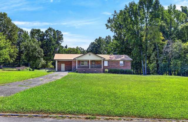 Spacious 4bd Home on 1 Acre! Gallery 4