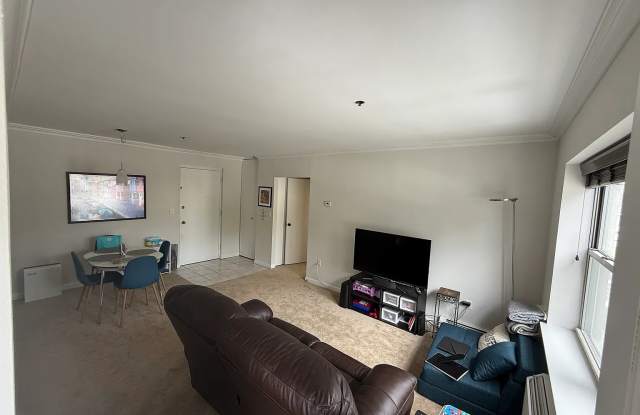 400 Mount Pleasant Ave Apt 1H photos photos