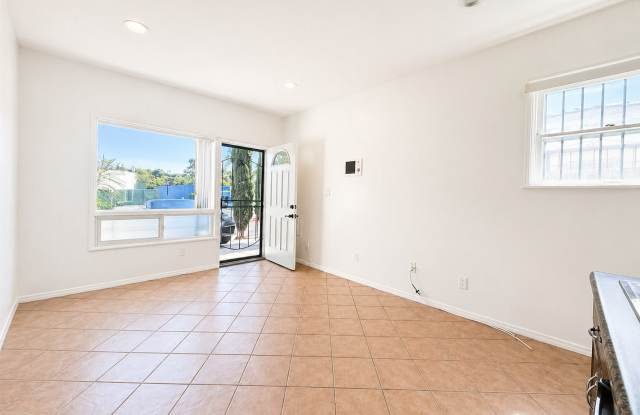 La Mesa Studio/ Great Location photos photos