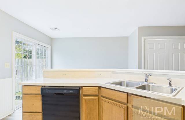 Bright 2 Bed, 1.5 Bath Townhome in New Cumberland! Gallery 4