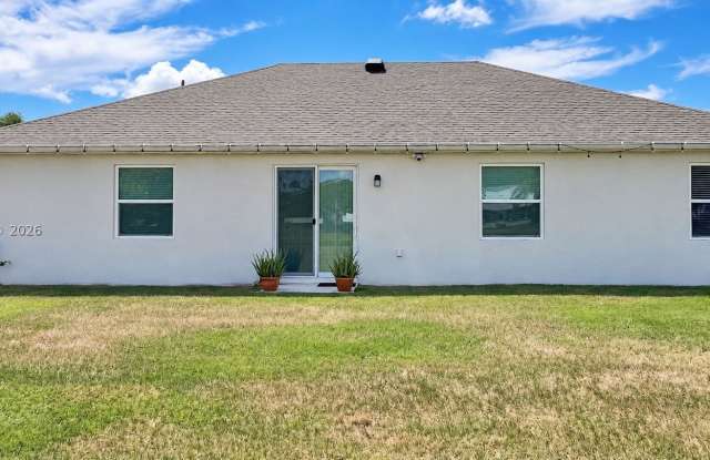1589 SE Dome Cir Gallery 4