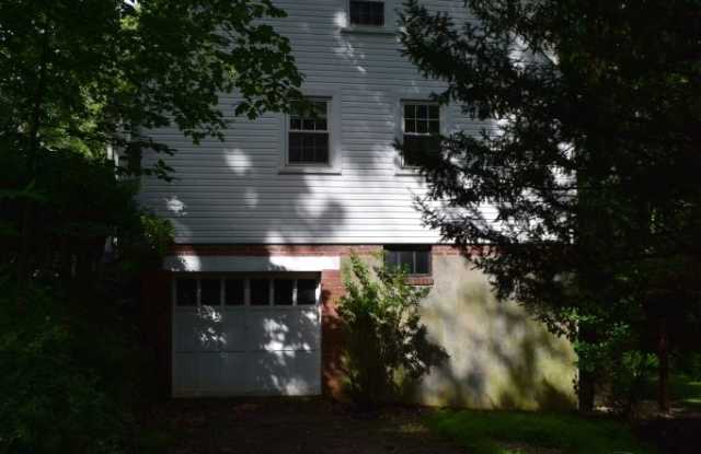 101 Northwood Ave Gallery 3