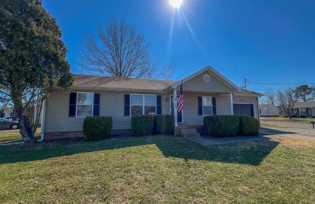 Fenced Backyard--No Breed Restrictions! Close to Post! Gallery 3