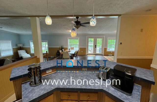 107 Woodland Dr Gallery 4