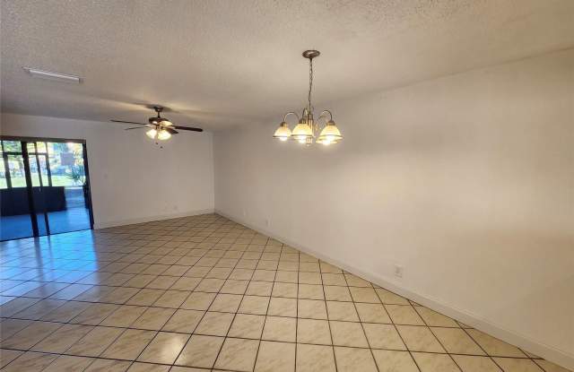 9421 NW 15th Street Gallery 4