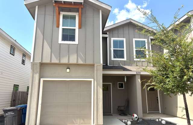 Beautiful Townhome 3/2.5 Gallery 4
