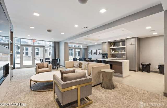 15 Morris Avenue Gallery 1