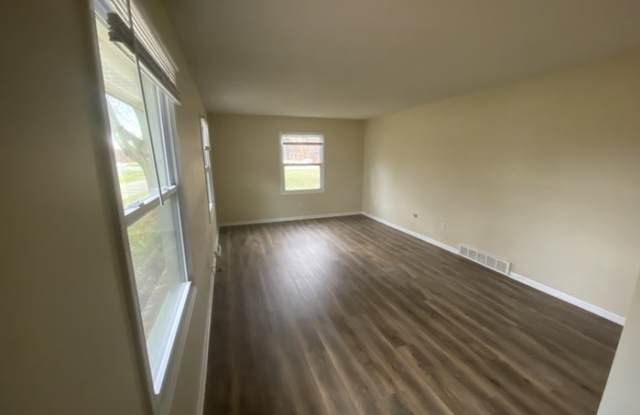 6881 Young Avenue Northeast Gallery 3