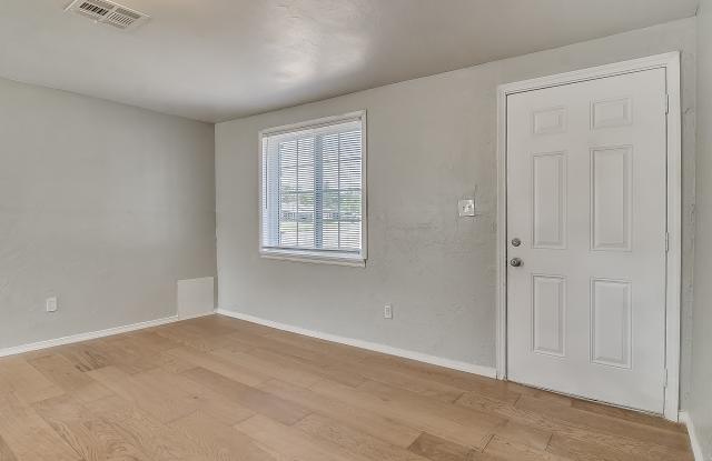 1740 Cherry Lane Gallery 3