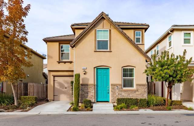 Clovis Loma Vista 3 Bedroom/2.5 Bath Home For Lease photos photos