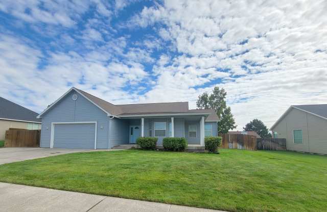 Beautiful SPACIOUS Home in Pasco - 4111 Joshua Drive, Pasco, WA 99301