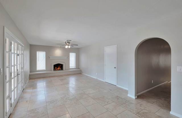Spacious four-bedroom, two-bathroom home in the desirable South Tempe! Gallery 4
