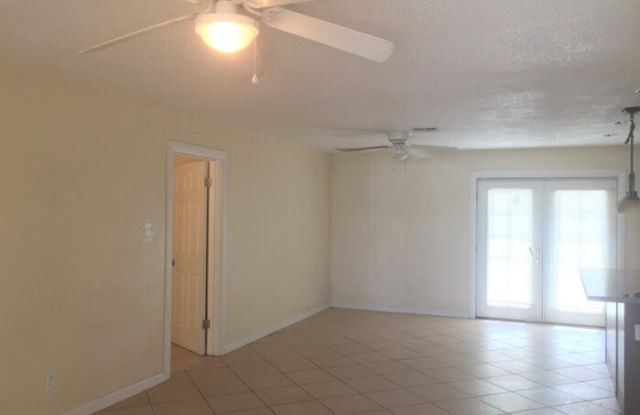 6137 West Rose Lane Gallery 2