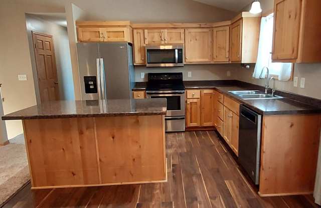Spacious 4-Bedroom Home with 3-Car Garage and Fenced Yard in New Richmond! Gallery 4