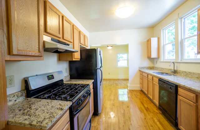 340 Roosevelt Ave - Available 7/1/27 - Single Family Home near BARRY PARK Gallery 3