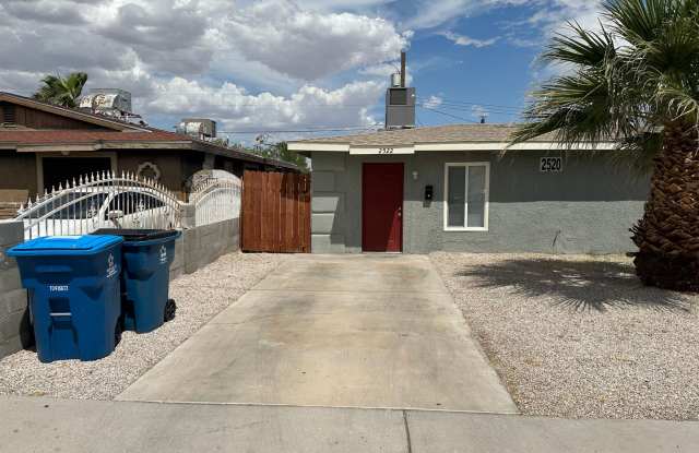 One story one bedroom Duplex Apartment, All Tile Floors!!! All Appliances!! Big back yard!! Gallery 1