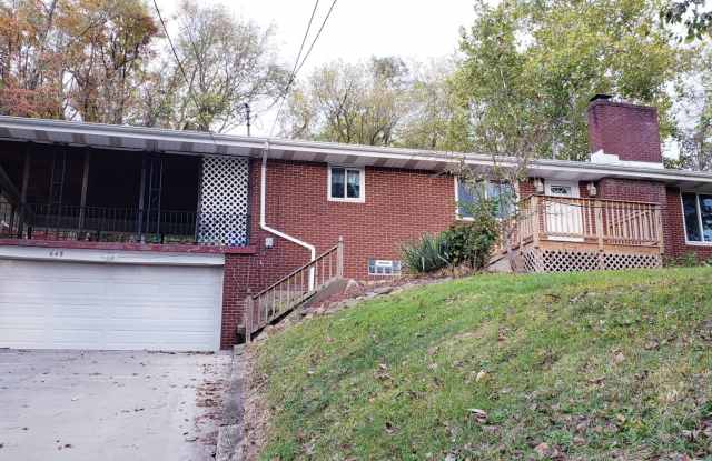 Large 6 bed, 3 ba Brick, Raised Ranch, Hopewell Township Home photos photos