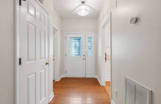 Lovely 3-Bedroom Townhome in Fantastic Raleigh Location! Gallery 4