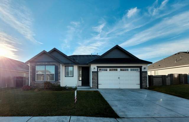 West Richland, where family-friendly living begins! - 8203 Ballard Loop, West Richland, WA 99353