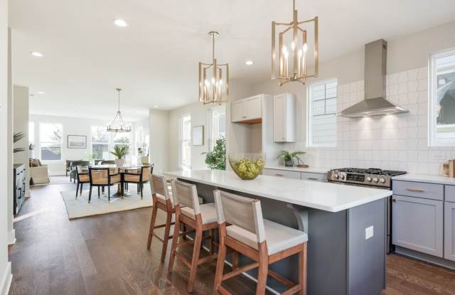 Beautiful Townhome Just Minutes to Downtown Nashville - 614 Croley Drive, Nashville, TN 37209