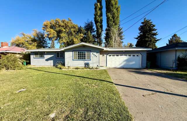 SPACIOUS 3-BEDROOM HOME WITH FLEX SPACE, 2-CAR GARAGE & FENCED YARD Gallery 1