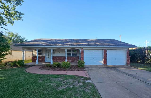 (3) Bed/(2) Bath in Core Norman Avail NOW! - 2324 Dakota Street, Norman, OK 73069