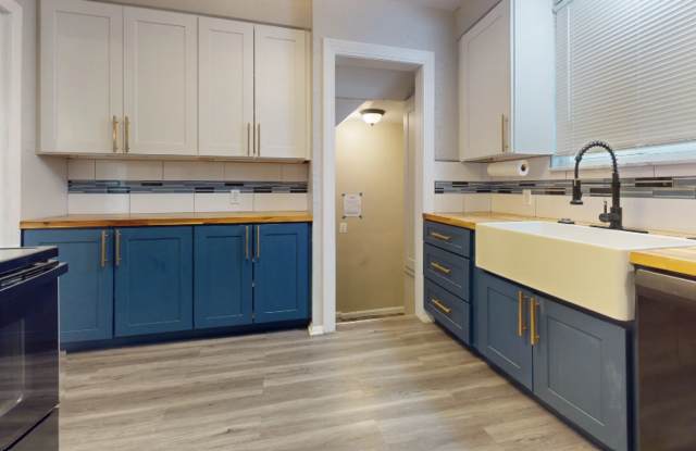 Beautifully, Remodeled Pontiac 4-Bedroom Home Gallery 4