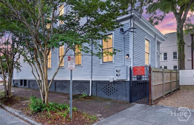 902 Barnard Street Gallery 1
