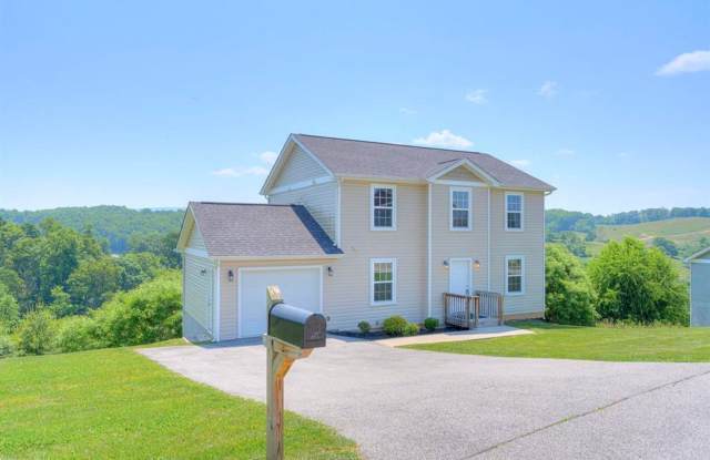 Pembroke, 3 BR / 2.5 BA, Available 9/5 photos photos