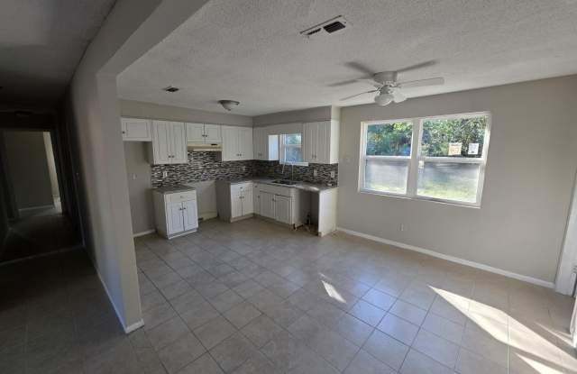 4305 Parkwood Drive Gallery 4