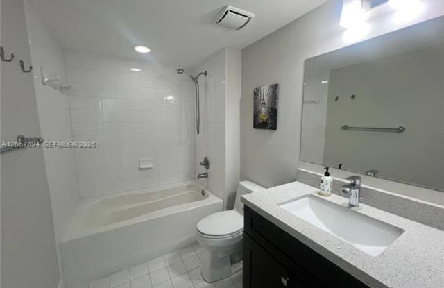 1155 Brickell Bay Dr cu-1607, Miami, FL 33131 Gallery 4