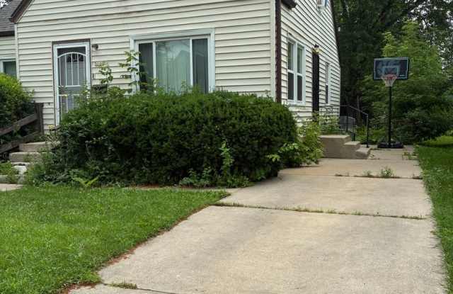 3BR SINGLE FAMILY, SIDE DRIVE, YARD, FULL BASEMENT, LAUNDRY, PRIVATE photos photos