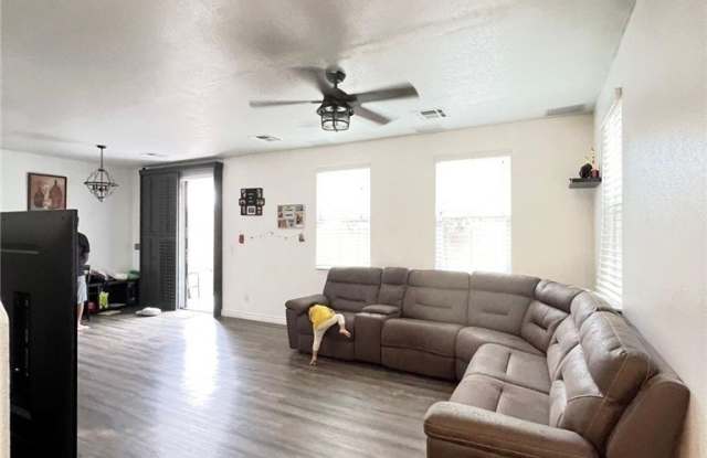 1323 Grass Creek Avenue Gallery 2