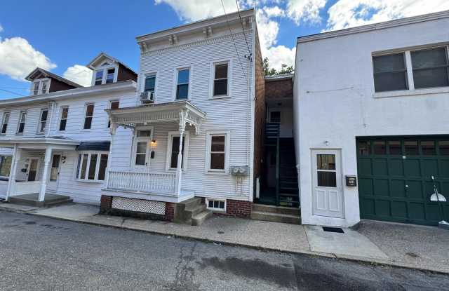 131 CHERRY Street Gallery 1