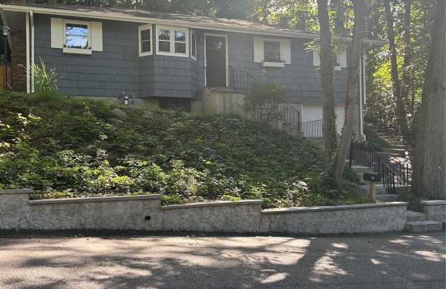 52 Hammond Road - 52 Hammond Road, Glen Cove, NY 11542