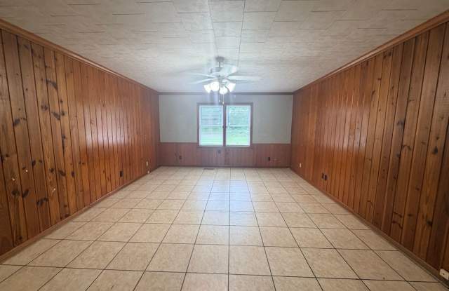 Charming 3 Bedroom 1 Bathroom in Valdosta Gallery 3
