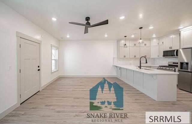 5127 N Beach Gallery 3