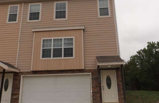 Spacious Town House for Rent photos photos