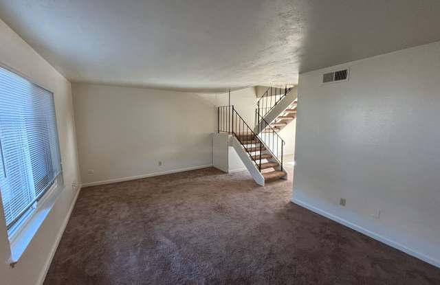 Nice 3 Bed, 1½ Bath, Two Story Condo Overlooking Pool Gallery 3