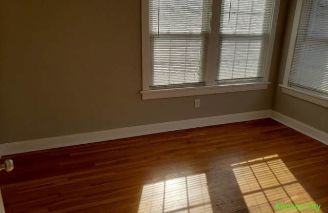 3241 Gillham Rd - Unit 3 Gallery 3