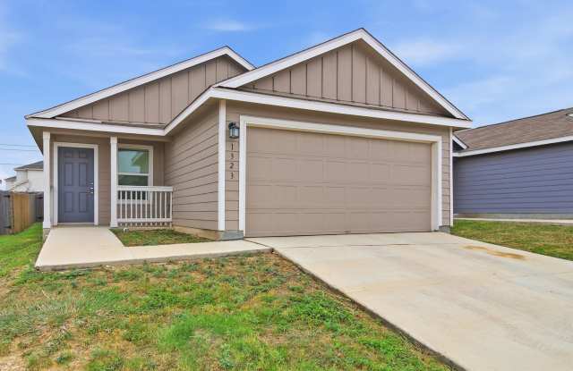 4 Bedroom Home with No Carpet and Refrigerator Included Gallery 1