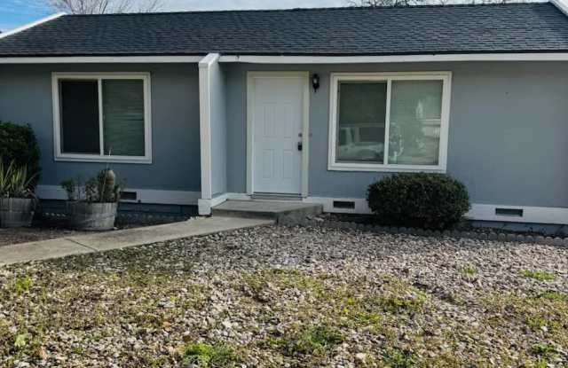 828 Olive St - 828 Olive Street, El Paso de Robles, CA 93446