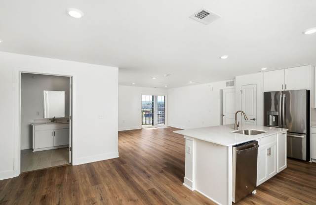 Stunning New Construction with Clubhouse Amenities Gallery 4